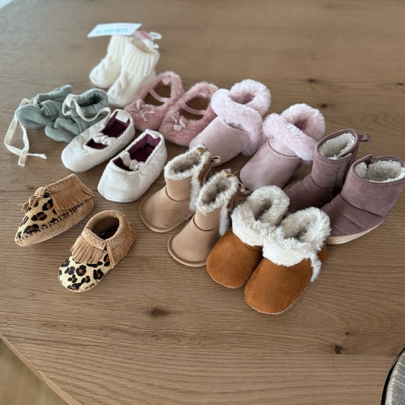 Bundle of 9 Booties/Slippers - Picture 1 of 10